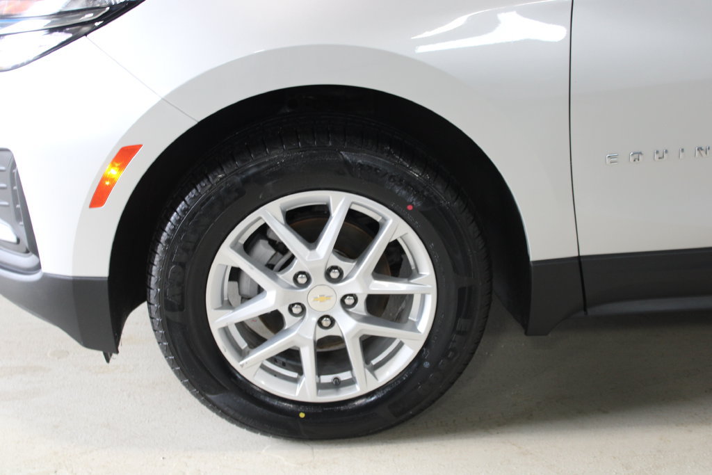 Used 2022 Chevrolet Equinox LS AWD/4WD image 4