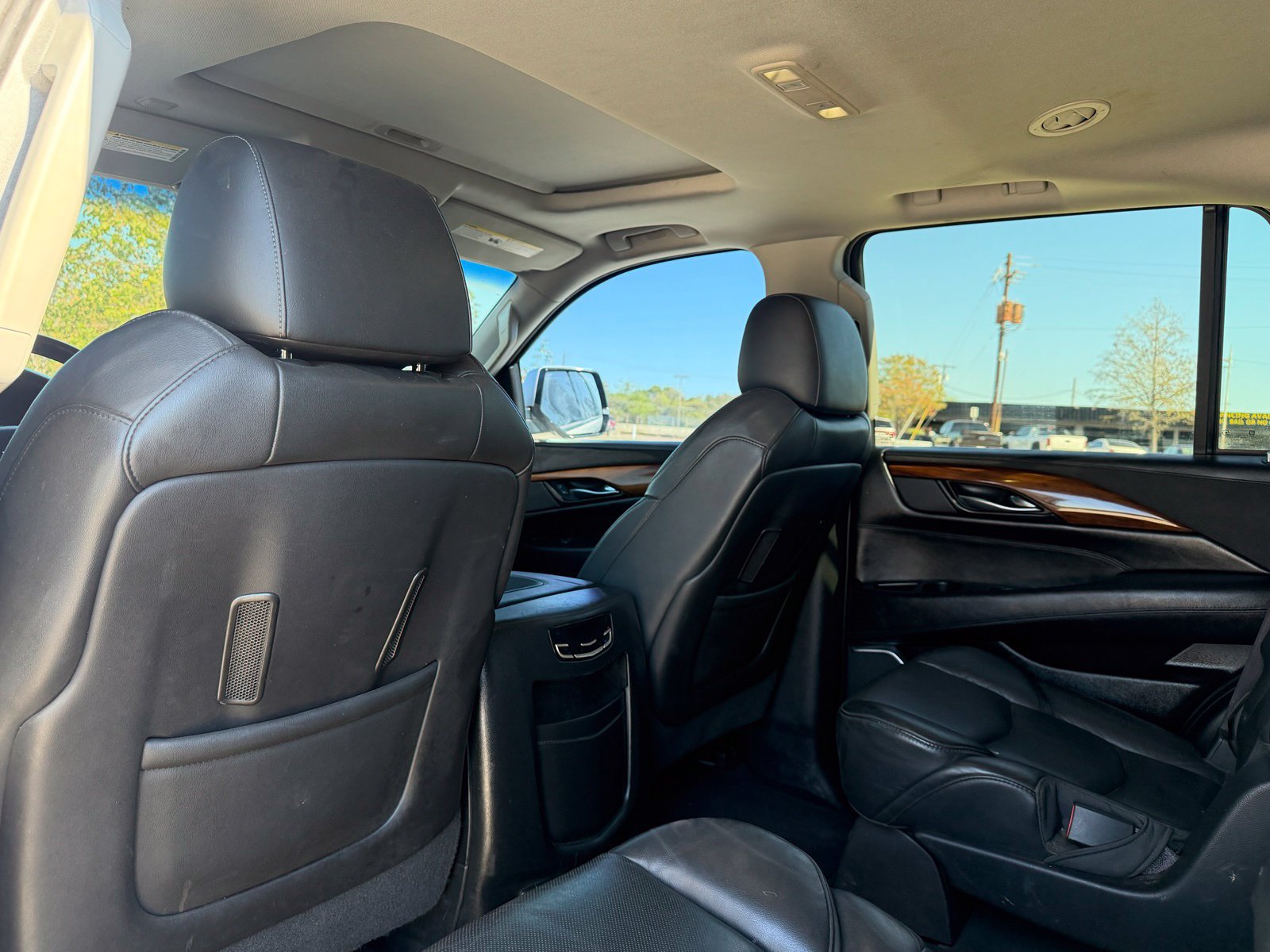 Used 2016 Cadillac Escalade Luxury AWD/4WD image 38