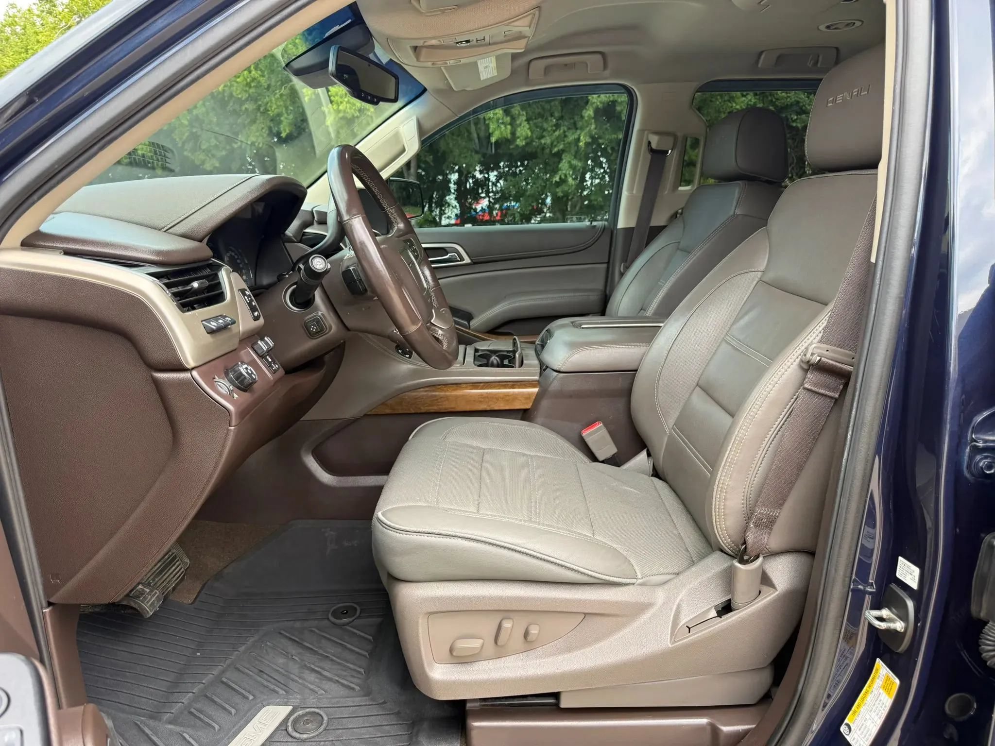 Used 2018 GMC Yukon Denali w/ Enhanced Security Package RWD image 10