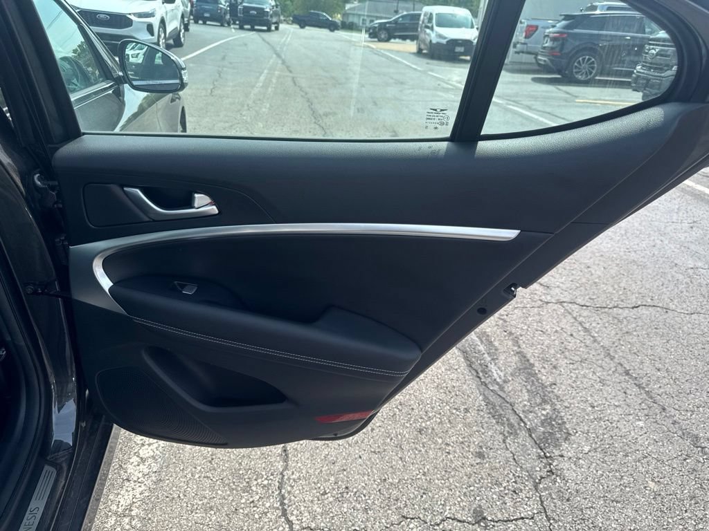 Used 2025 Genesis G70 2.5T AWD/4WD image 38