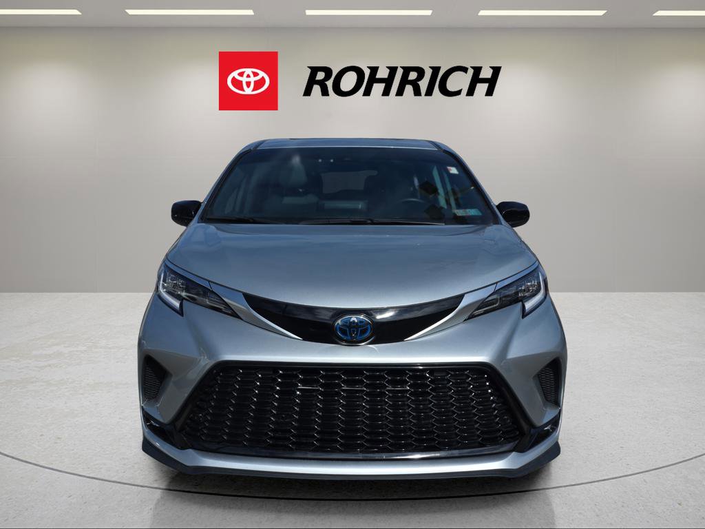 Used 2021 Toyota Sienna XSE image 2