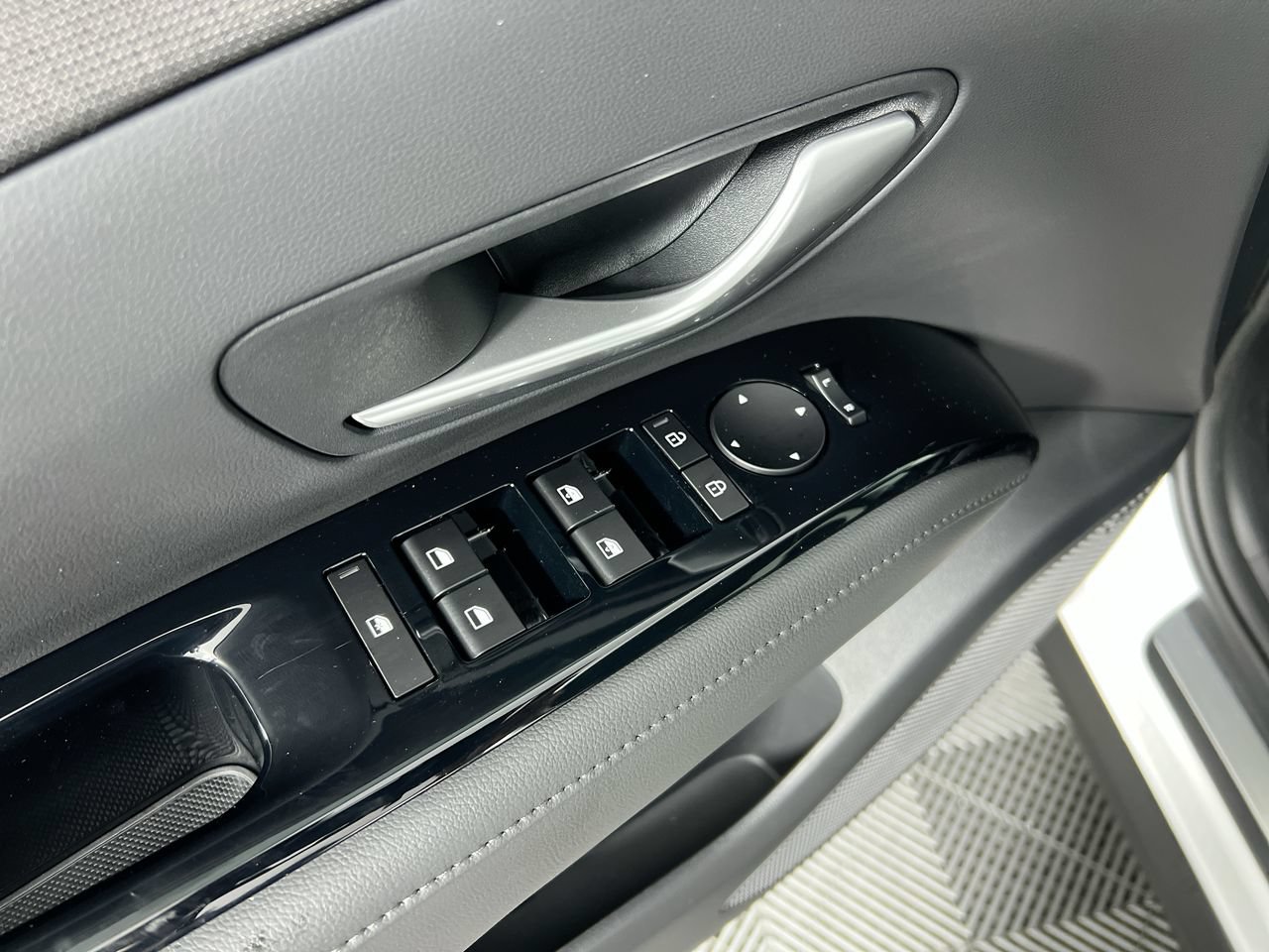 Used 2026 Hyundai Tucson Limited FWD image 14