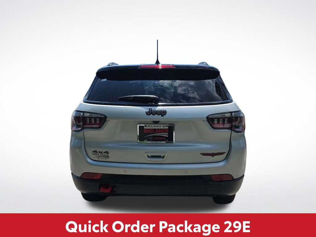 Used 2025 Jeep Compass Trailhawk AWD/4WD image 5