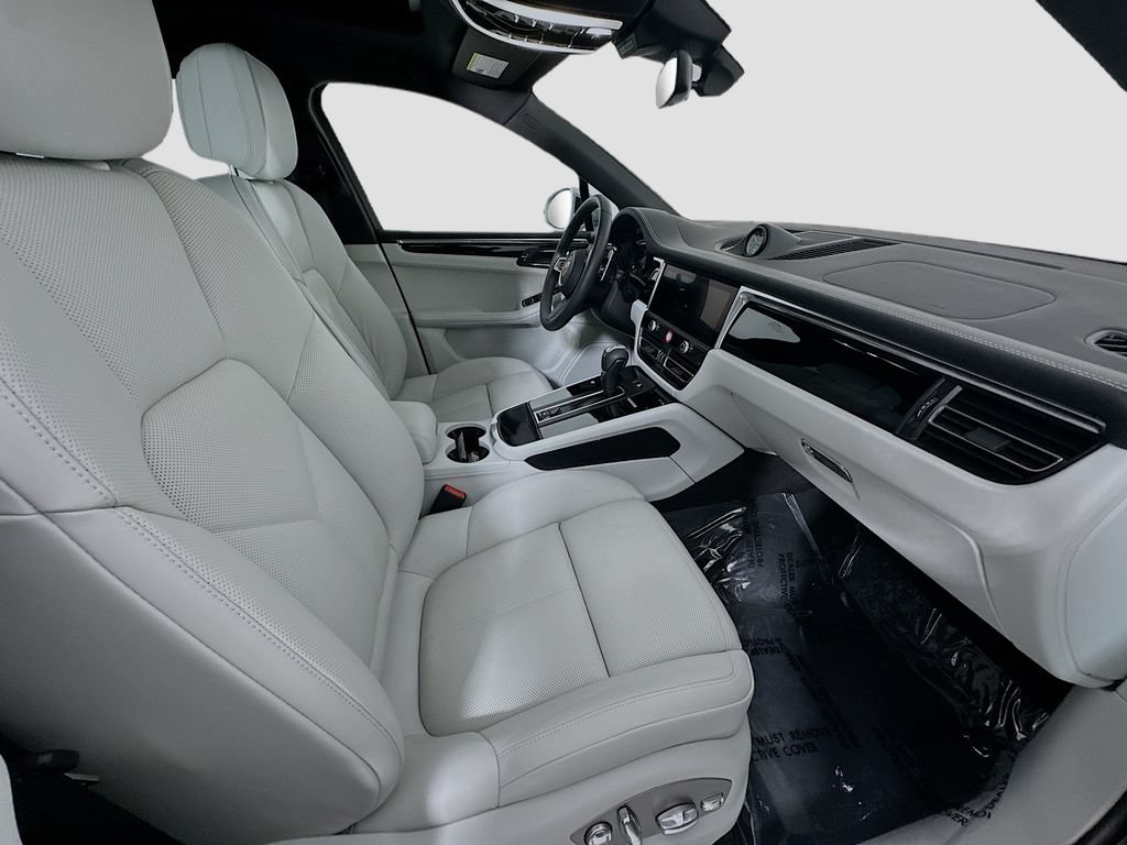 New 2025 Porsche Macan AWD/4WD image 30