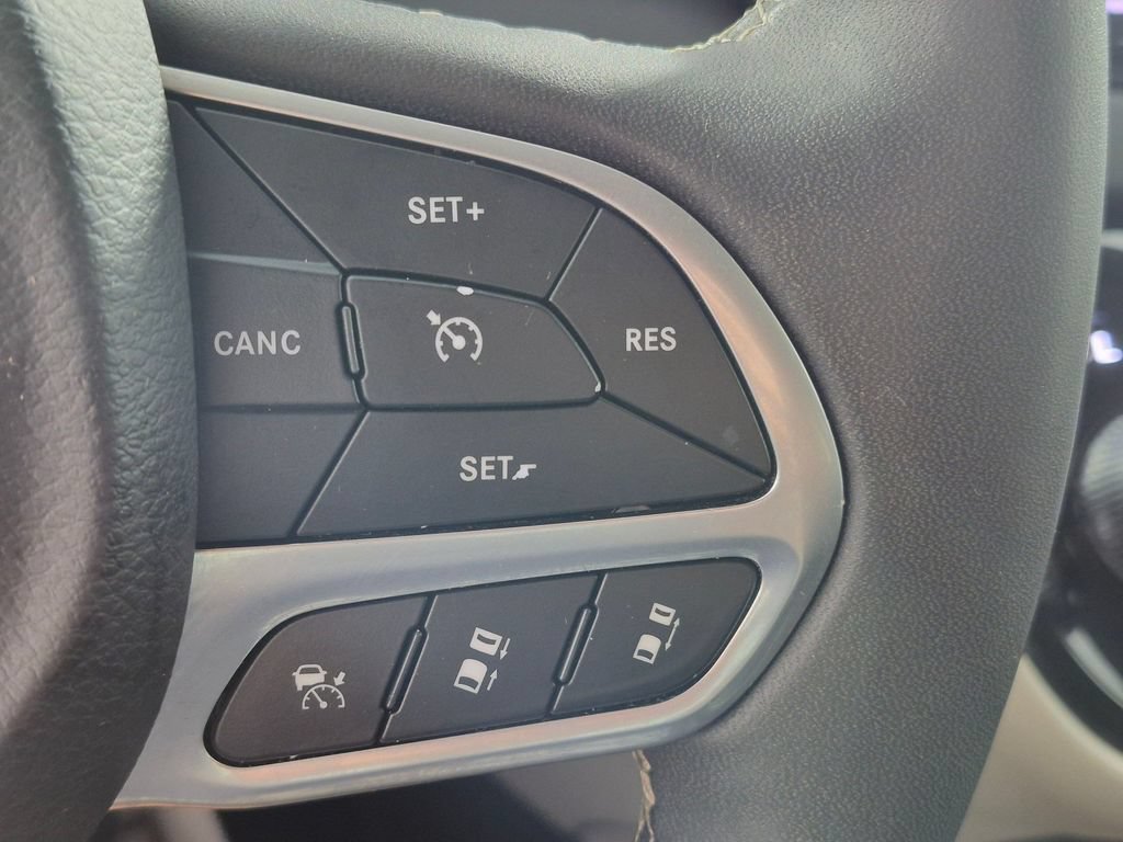 Used 2024 Chrysler Pacifica Touring-L FWD image 17