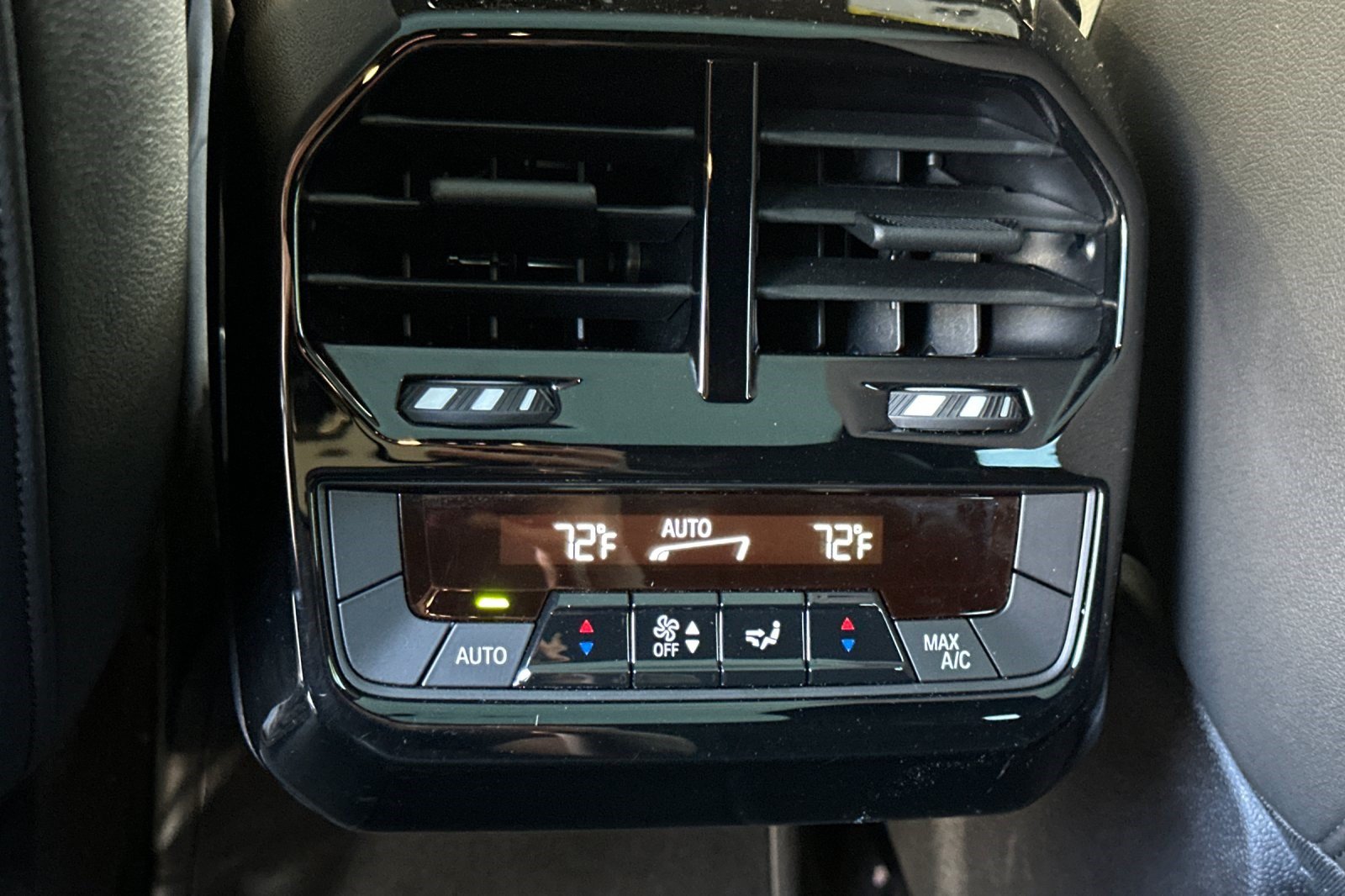 Used 2024 BMW iX xDrive50 w/ Premium Package AWD/4WD image 16