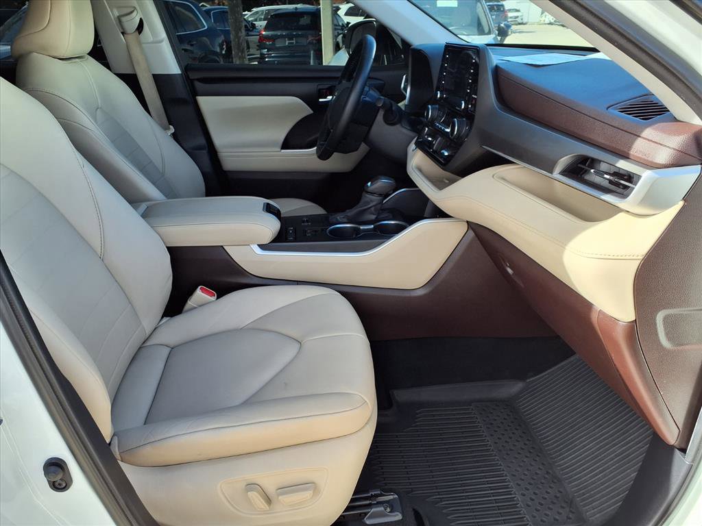 Used 2020 Toyota Highlander XLE image 11