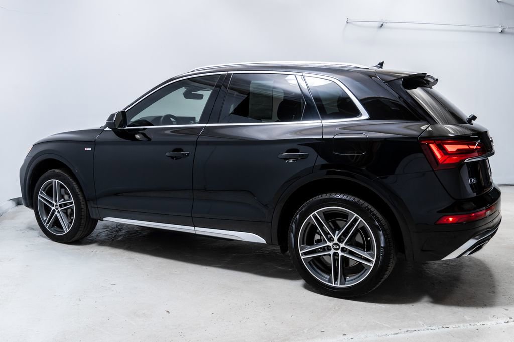 Used 2022 Audi Q5 e Premium w/ Convenience Package image 2
