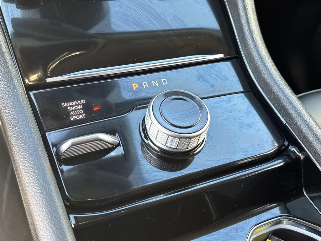 Used 2023 Jeep Grand Cherokee Limited AWD/4WD image 24