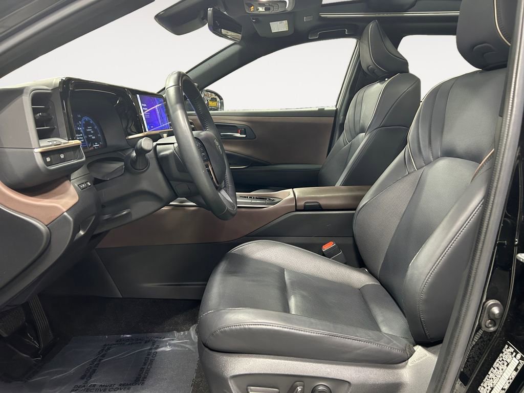 Used 2023 Toyota Crown Limited image 15