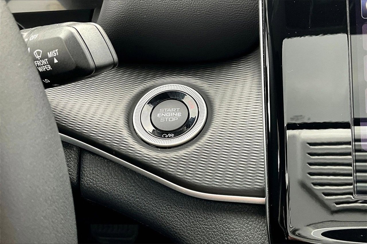 Certified 2024 Jeep Grand Cherokee Laredo X image 26