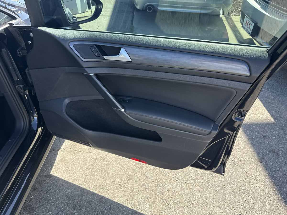 Used 2020 Volkswagen Golf 4-Door FWD image 20