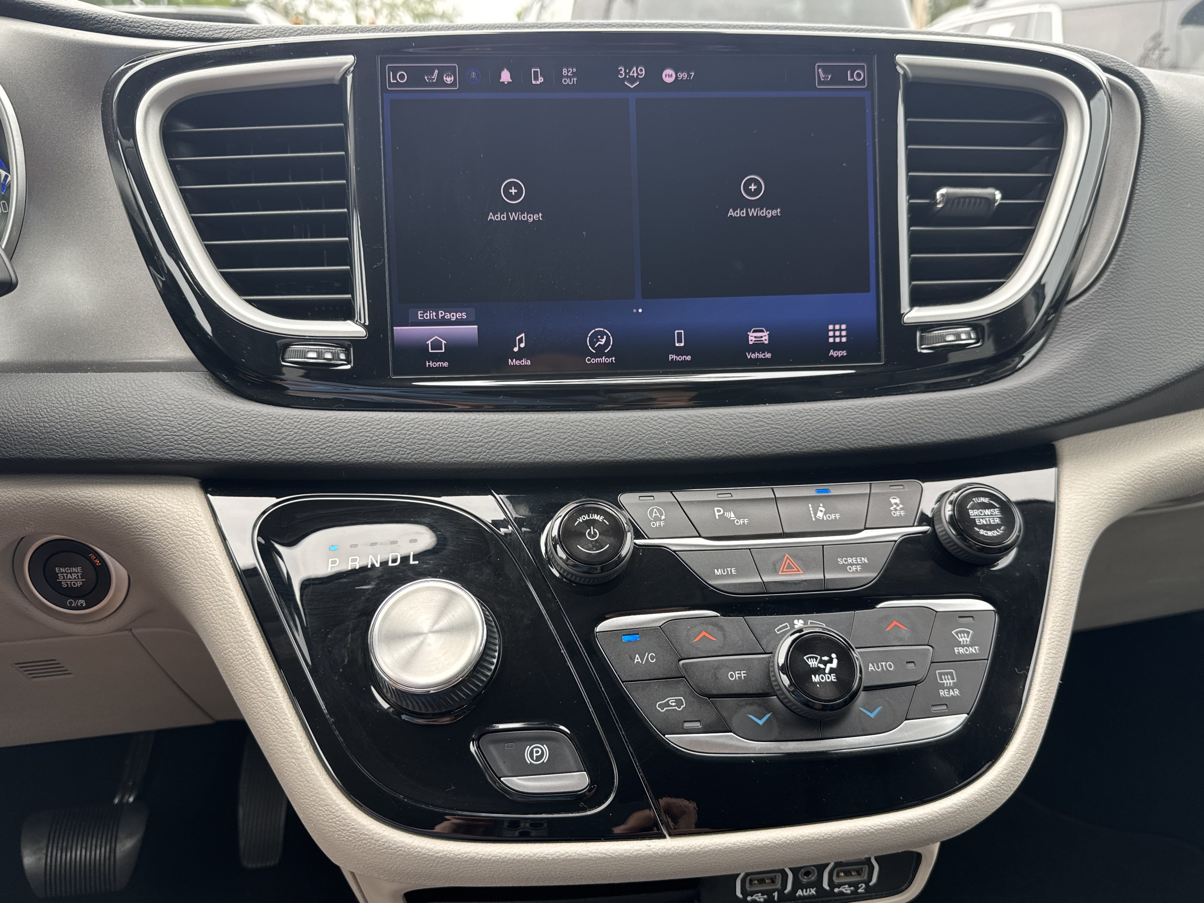 Used 2023 Chrysler Pacifica Touring-L FWD image 19