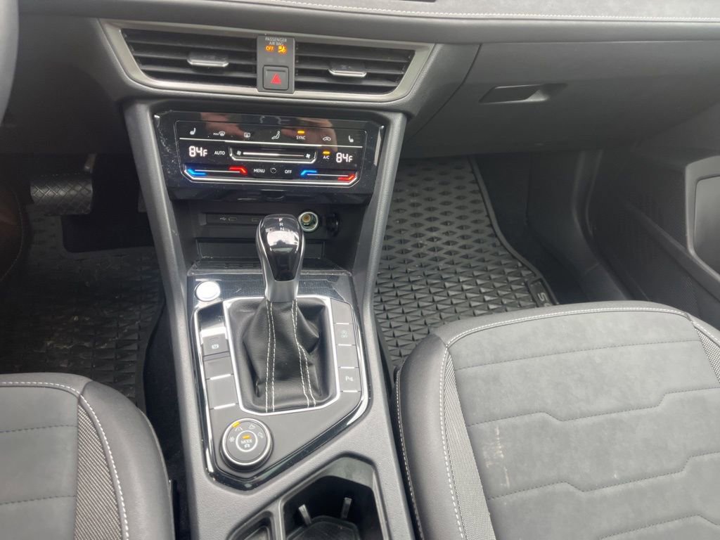 Used 2025 Volkswagen Taos SE image 20