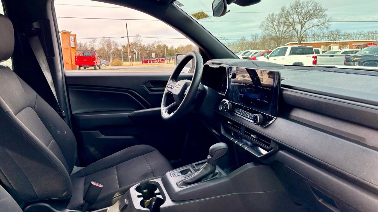 Used 2023 Chevrolet Colorado W/T image 9