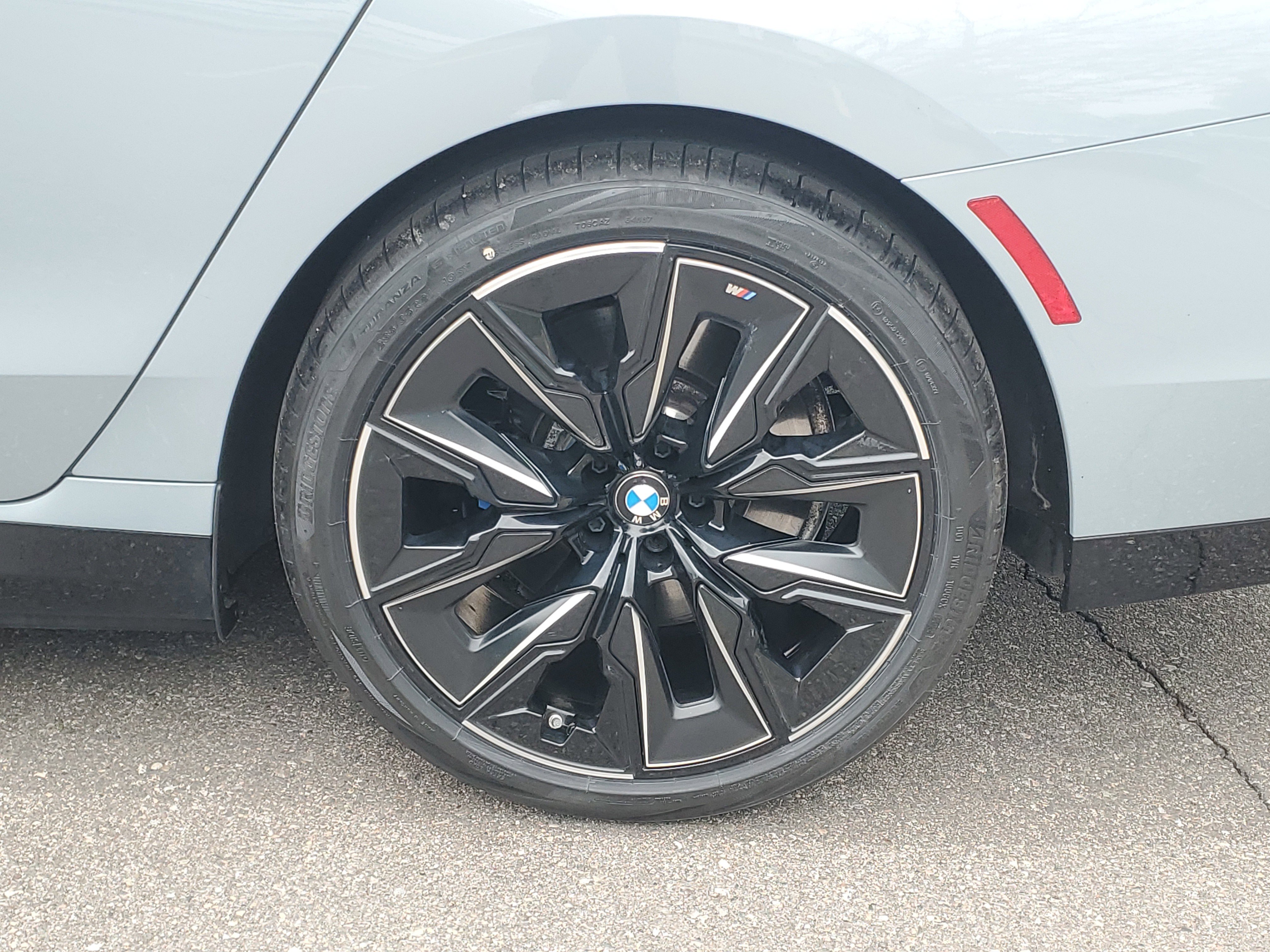 Certified 2023 BMW i7 xDrive60 AWD/4WD image 25