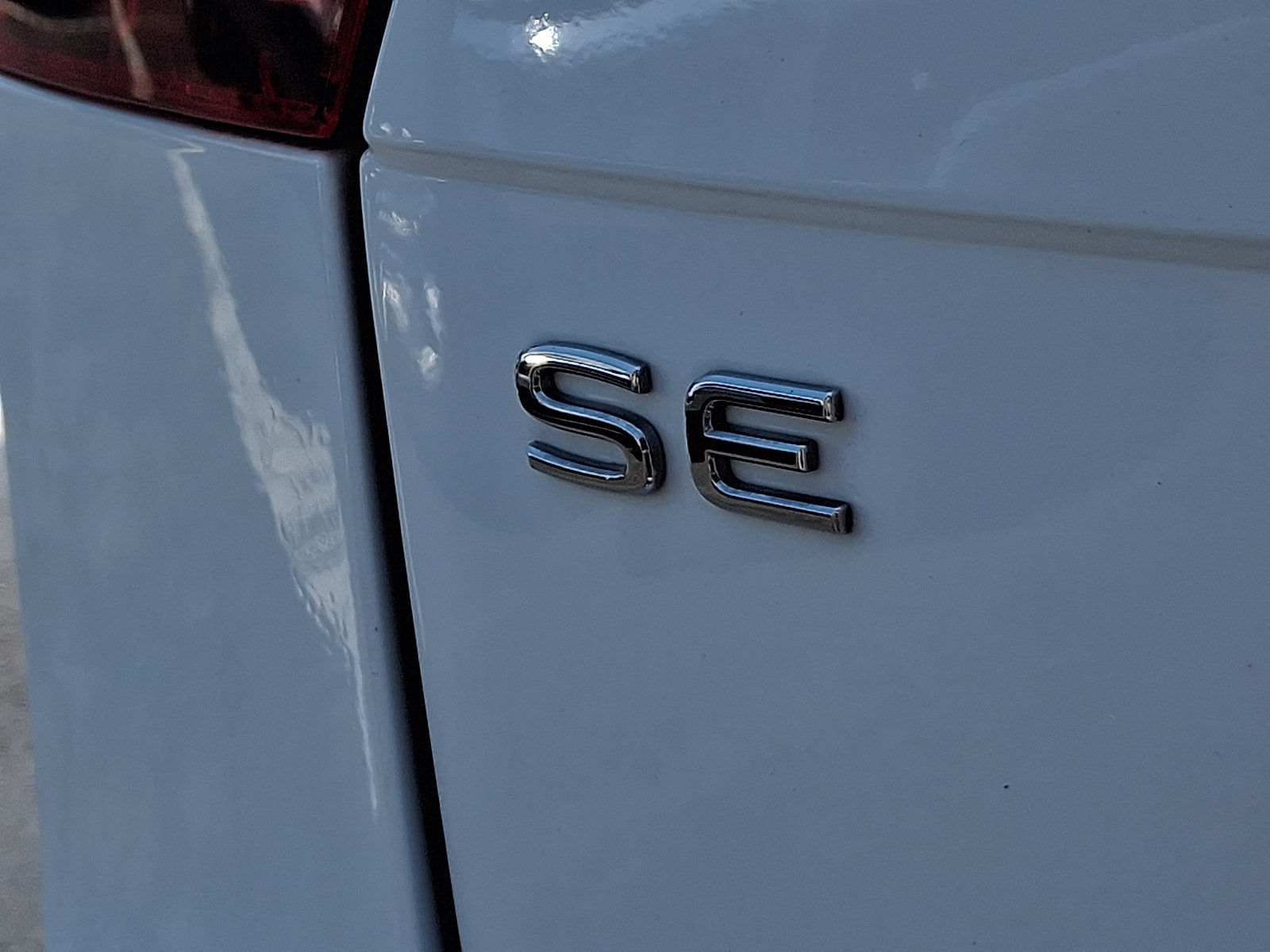Used 2024 Volkswagen Tiguan SE AWD/4WD image 29