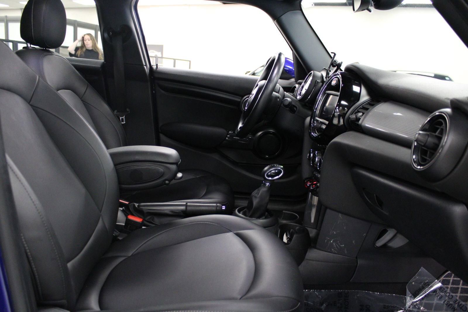 Used 2019 MINI Cooper 4-Door Hardtop image 14