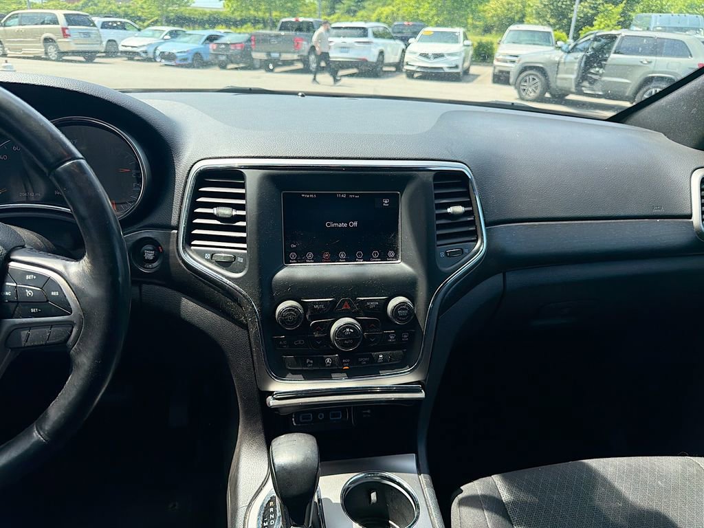 Used 2018 Jeep Grand Cherokee Laredo AWD/4WD image 18
