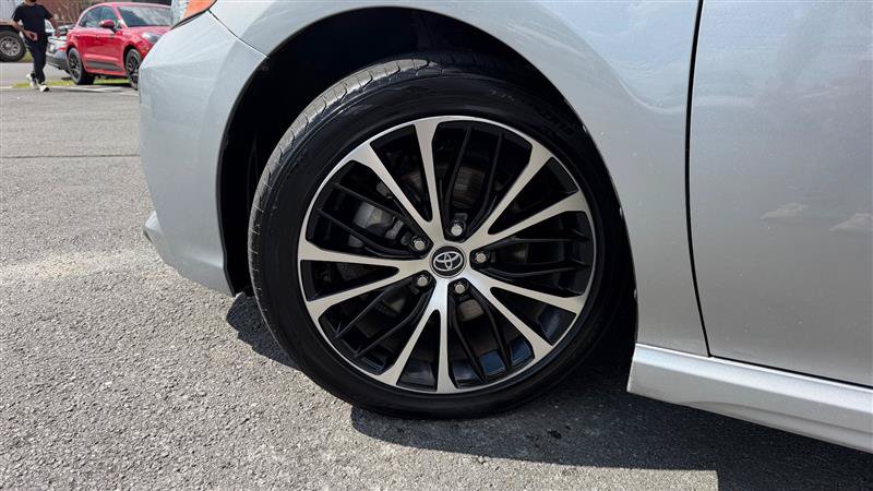 Used 2020 Toyota Camry SE w/ Convenience Package FWD image 16