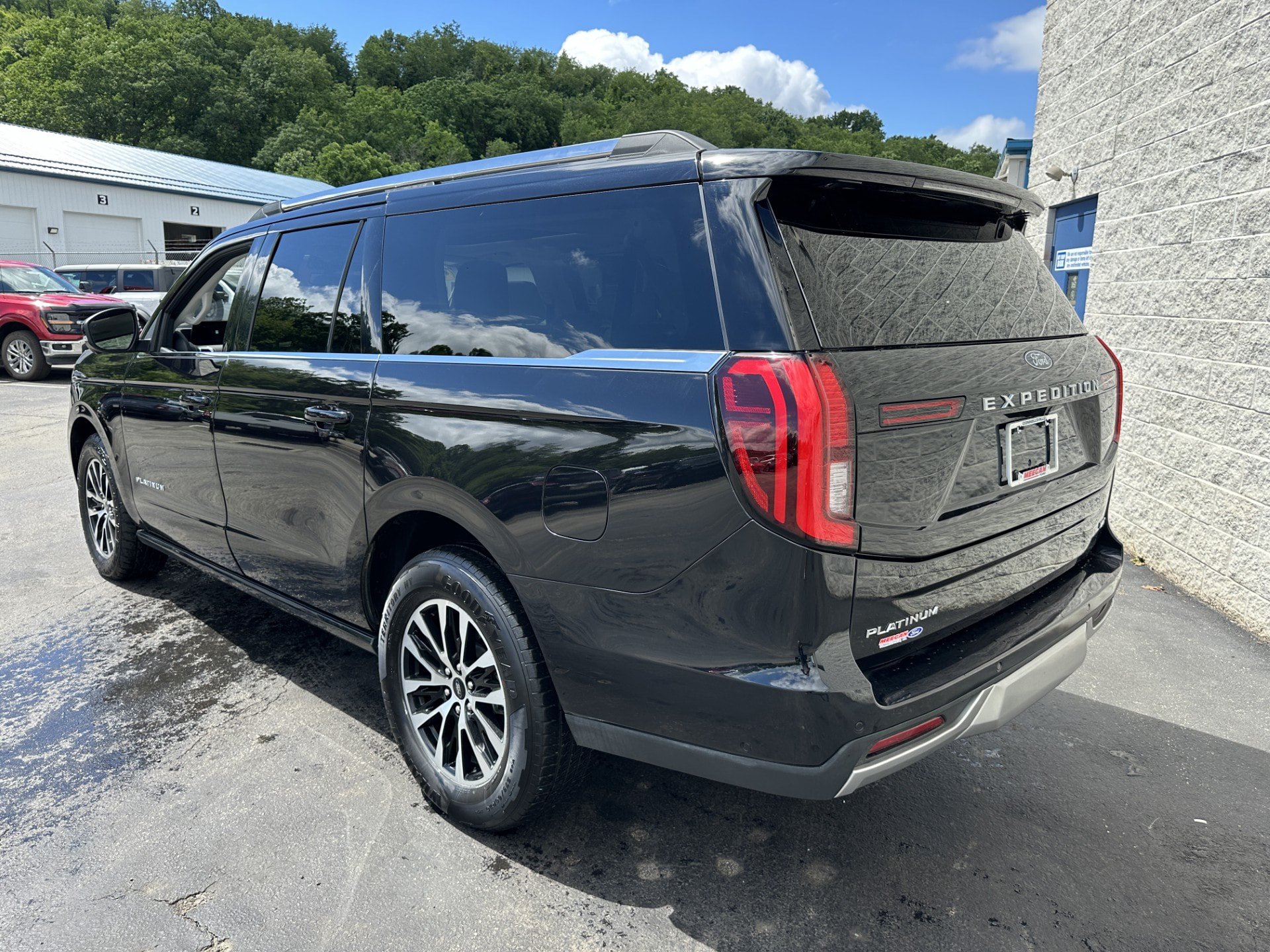 Used 2025 Ford Expedition Max Platinum AWD/4WD image 5