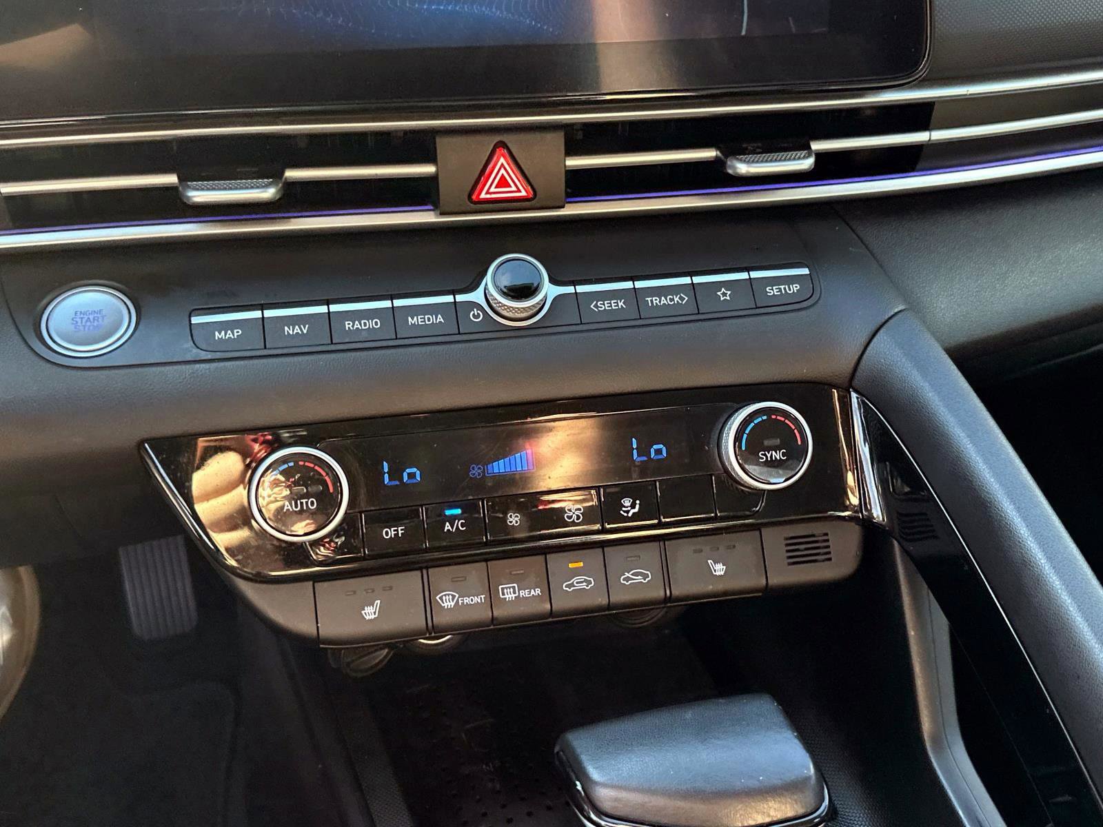 Used 2023 Hyundai Elantra Limited w/ Preferred Accessory Package image 21