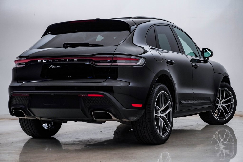 Certified 2025 Porsche Macan image 11