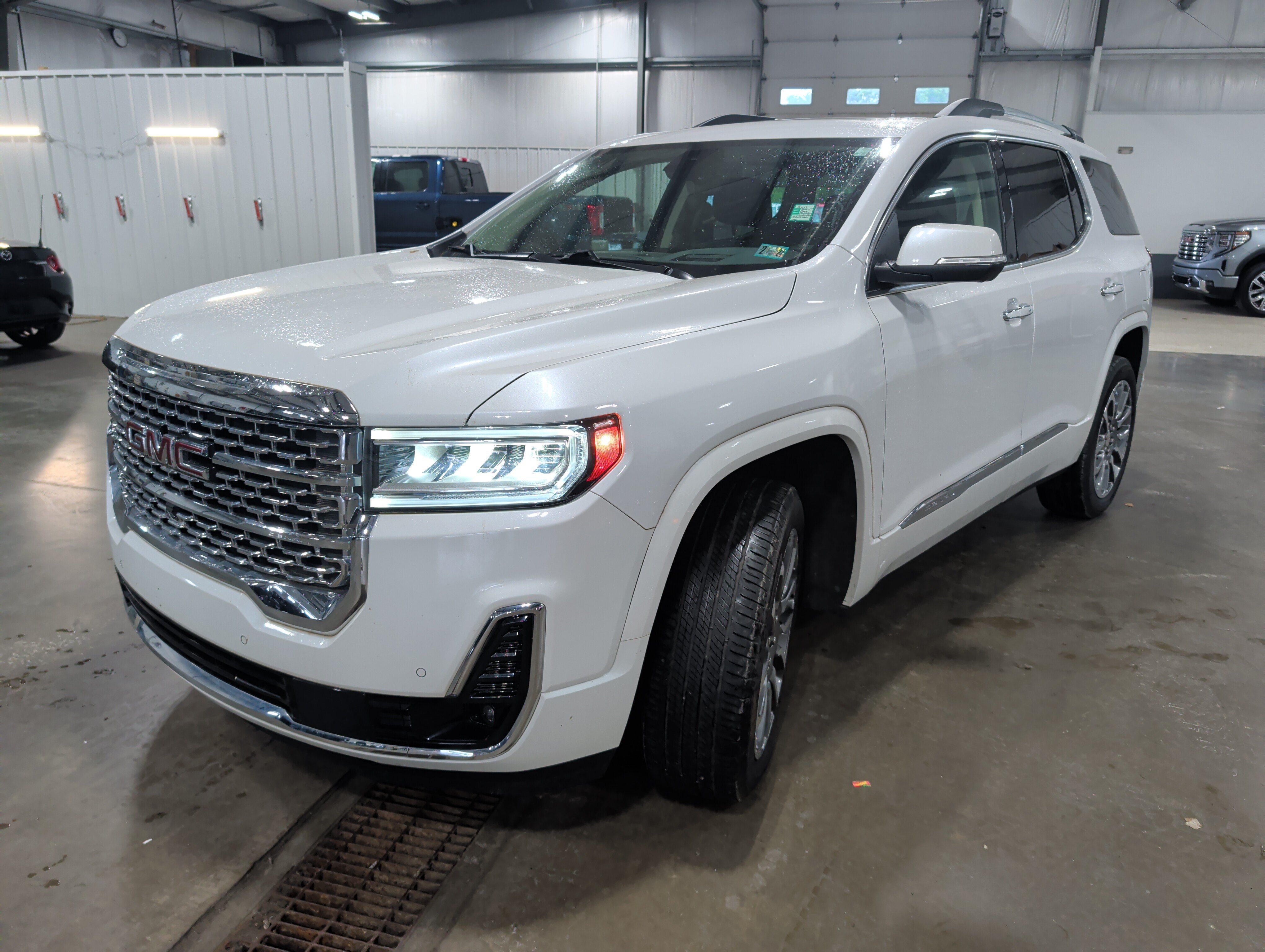 Used 2023 GMC Acadia Denali w/ Denali Technology Package AWD/4WD image 6