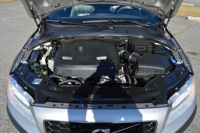 Used 2016 Volvo XC70 T5 Premier w/ Proximity Package image 34