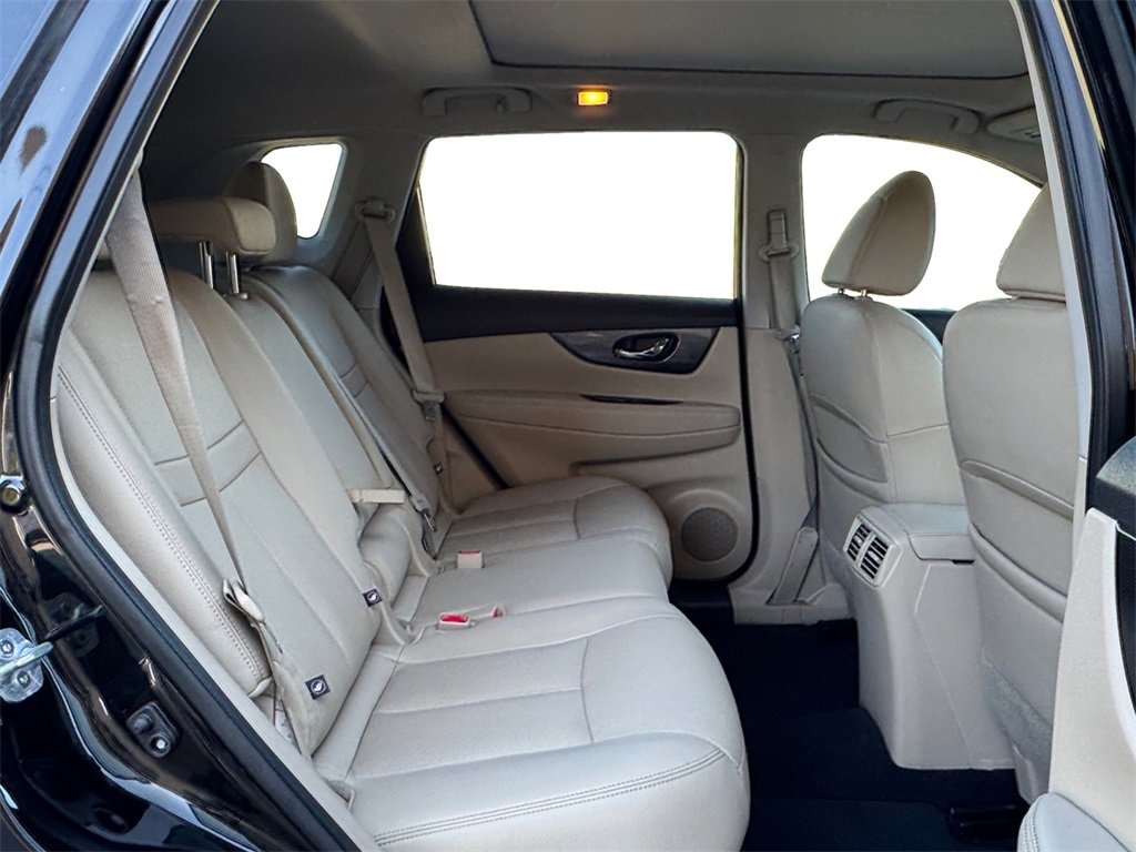 Used 2016 Nissan Rogue SL w/ SL Premium Package image 20