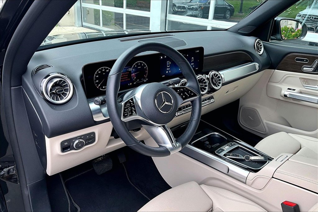 Used 2026 Mercedes-Benz GLB 250 4MATIC image 13