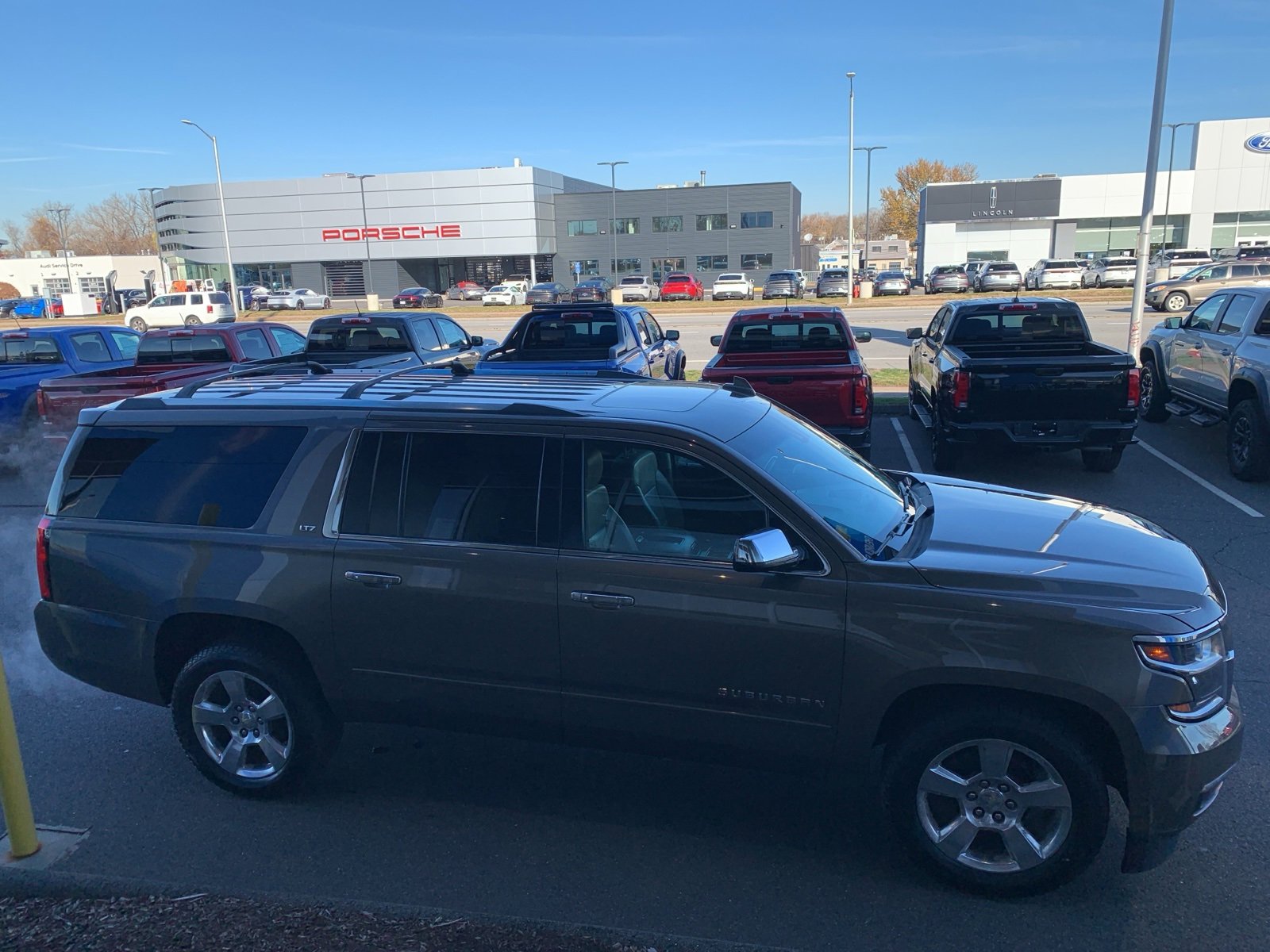 Used 2016 Chevrolet Suburban LTZ image 4