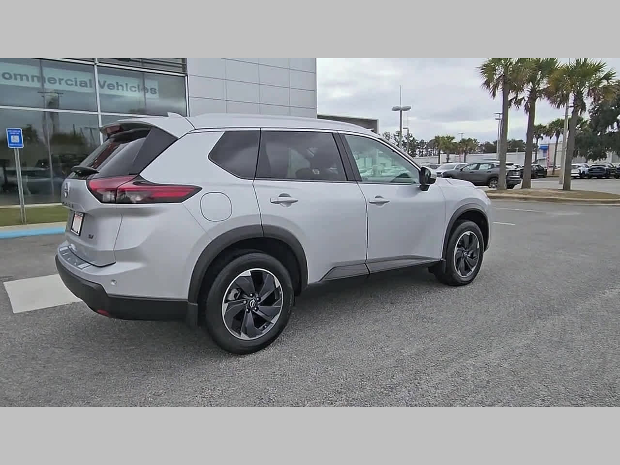 Used 2024 Nissan Rogue SV w/ SV Premium Package image 34