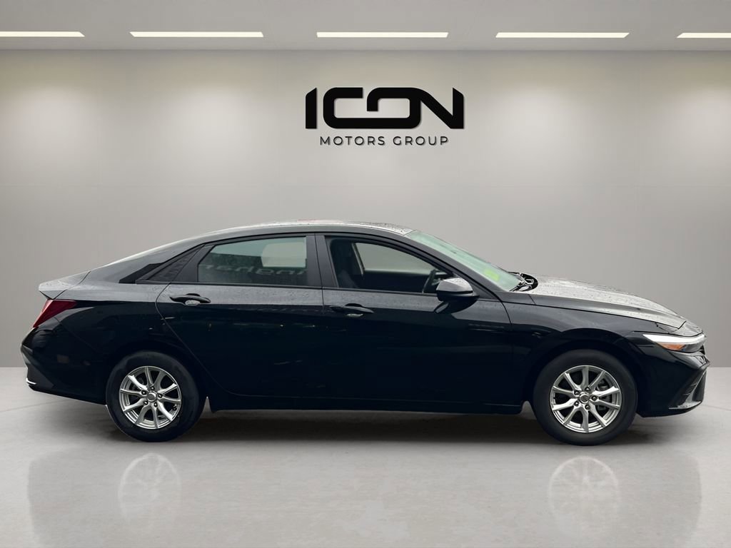 Used 2024 Hyundai Elantra SE FWD image 6