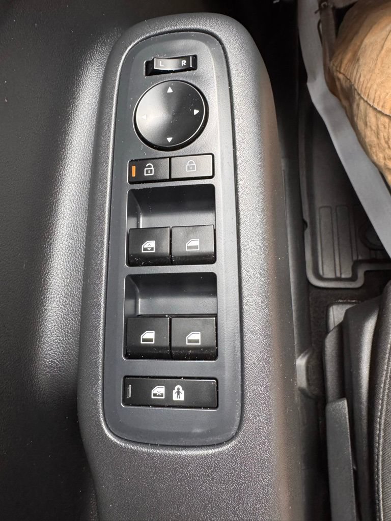 Used 2025 Hyundai Santa Fe SE FWD image 22