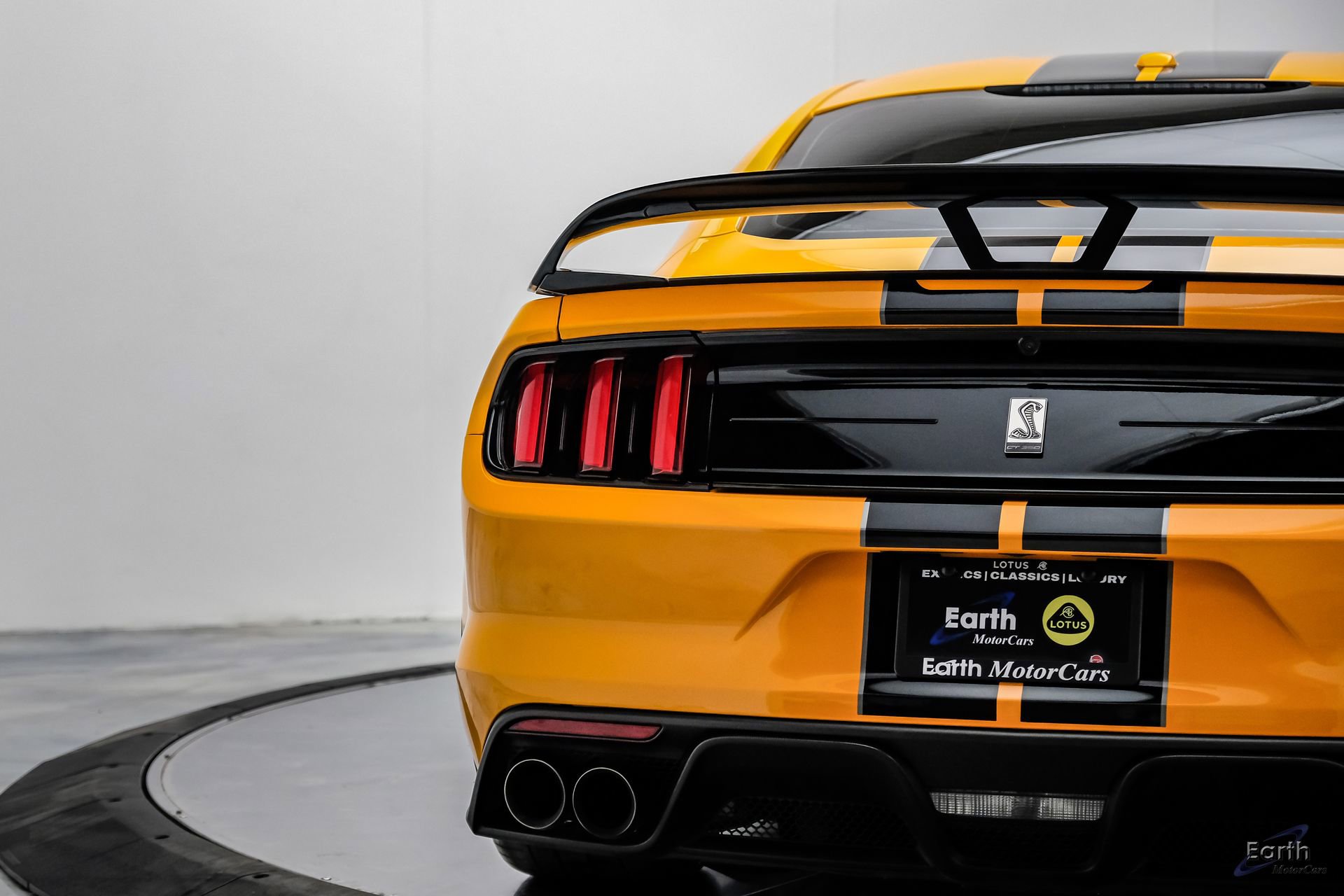 Used 2019 Ford Mustang Shelby GT350 w/ Technology Package RWD image 14