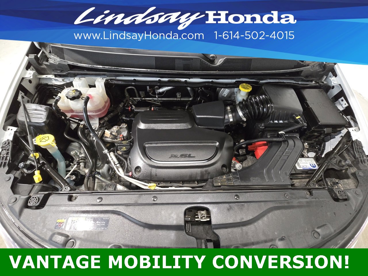 Used 2022 Chrysler Voyager LX image 23