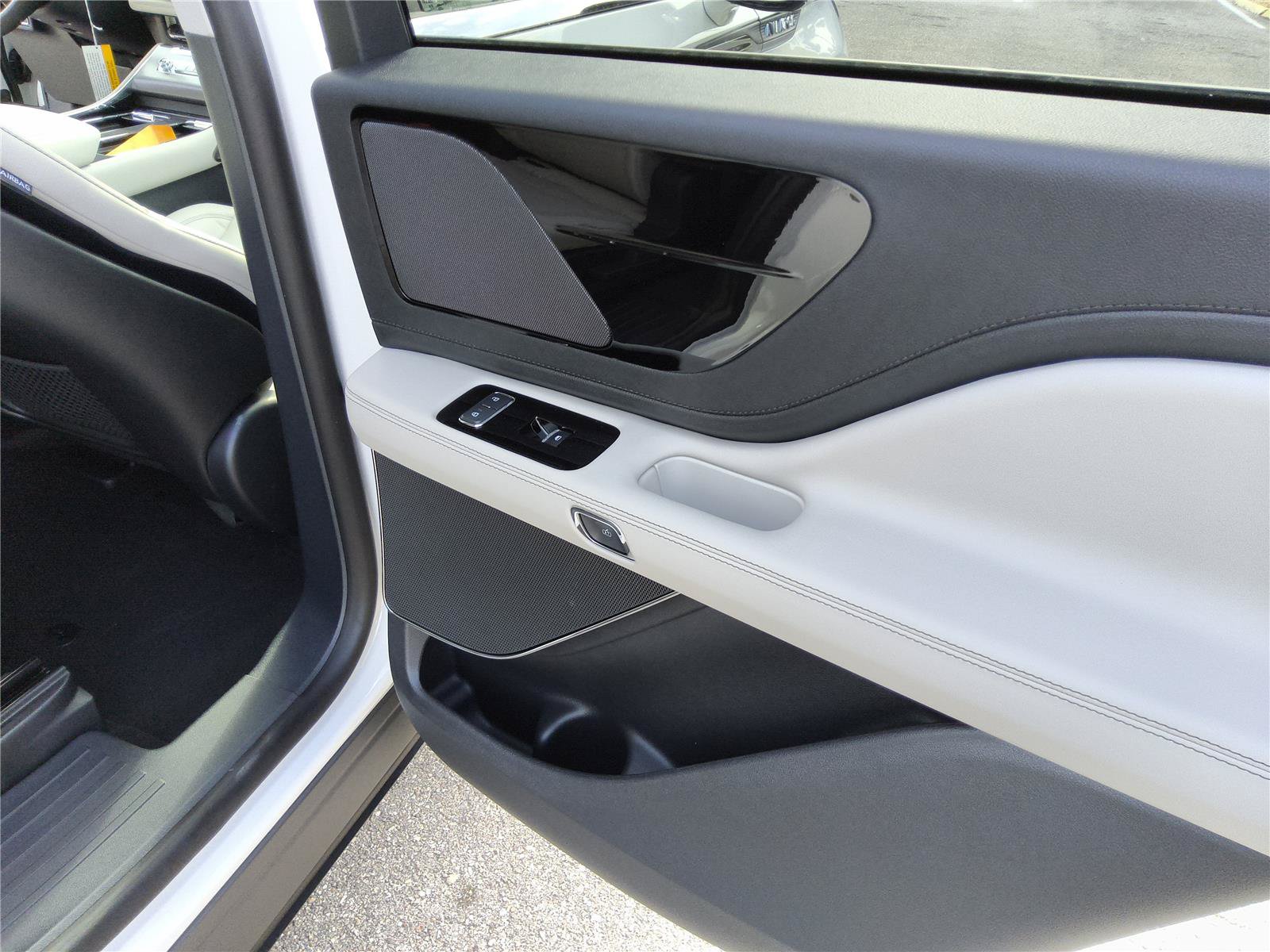 New 2026 Lincoln Aviator 2WD image 21