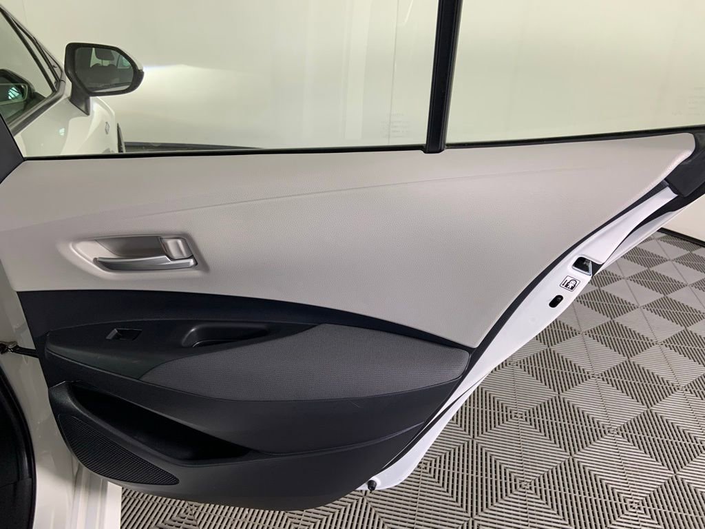 Used 2021 Toyota Corolla LE image 23