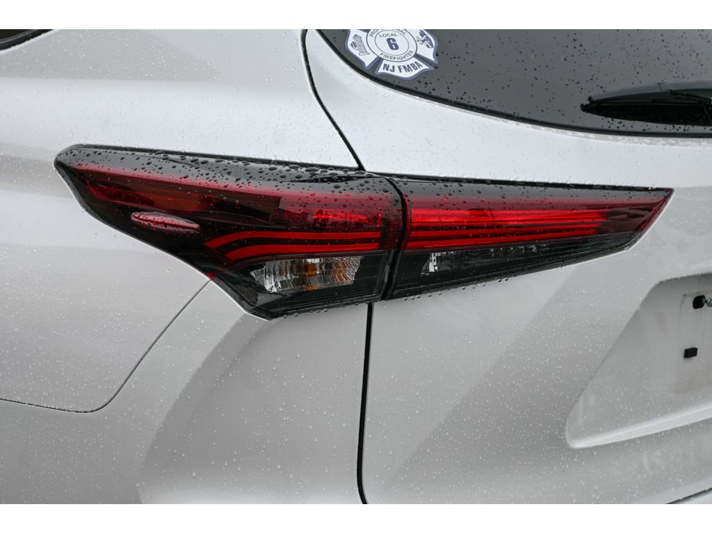 Used 2024 Toyota Highlander XSE image 7