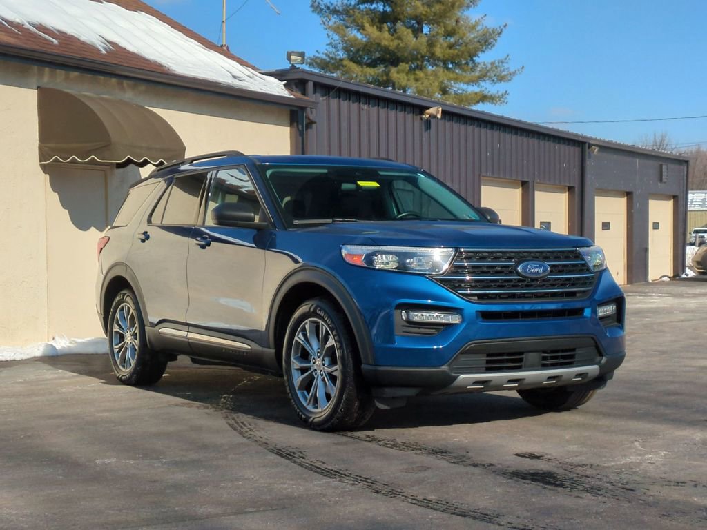 Used 2020 Ford Explorer XLT w/ Equipment Group 202A image 3