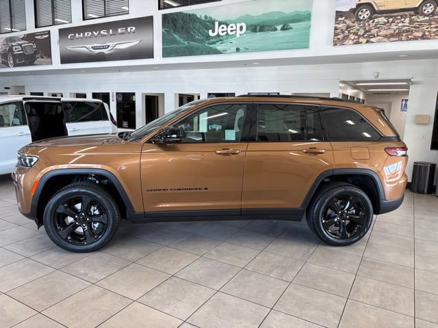 New 2026 Jeep Grand Cherokee Limited w/ Limited Altitude Package AWD/4WD image 4