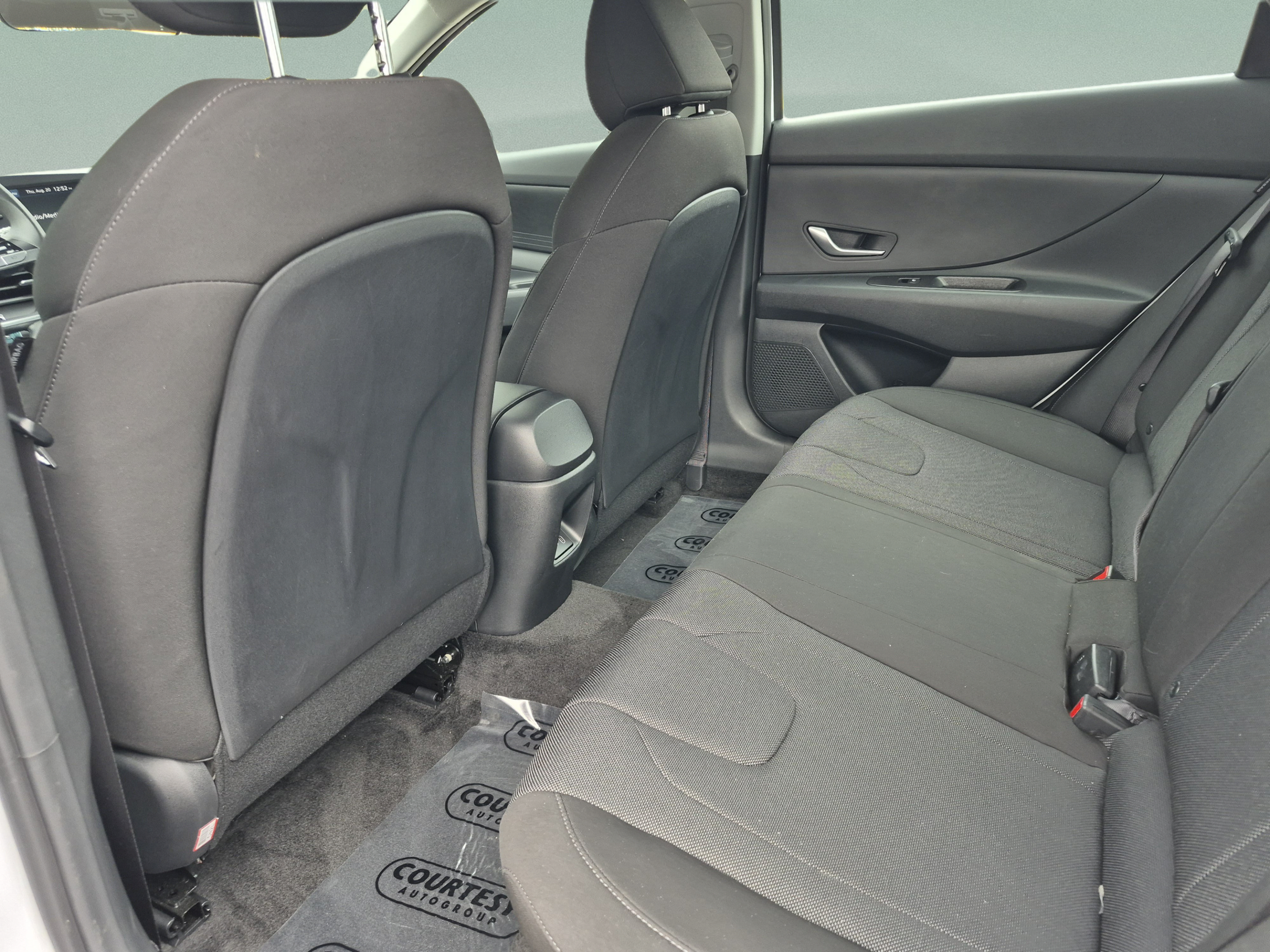 Used 2025 Hyundai Elantra SE FWD image 15
