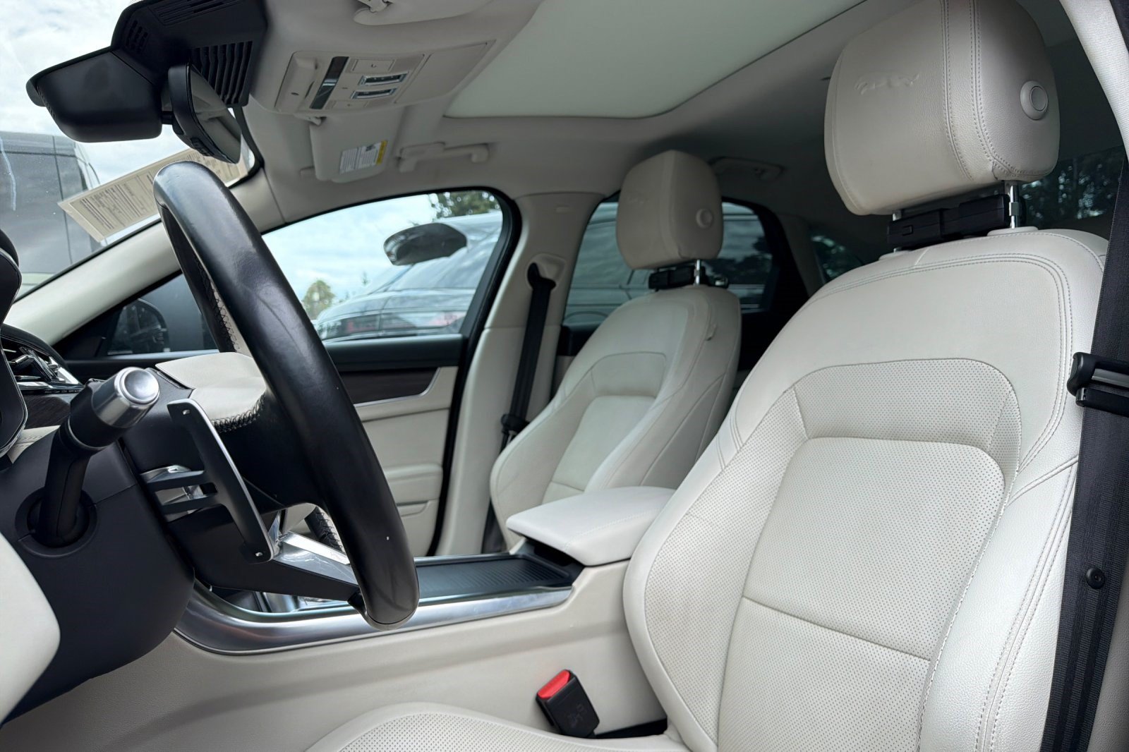 Used 2021 Jaguar XF S RWD image 5