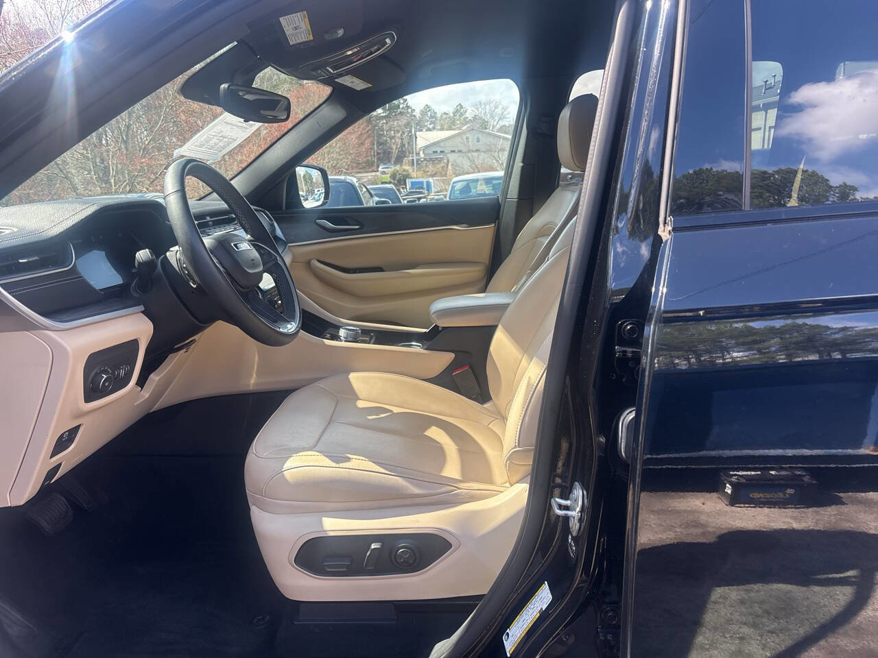 Used 2024 Jeep Grand Cherokee Limited w/ Trailer Tow Package image 9