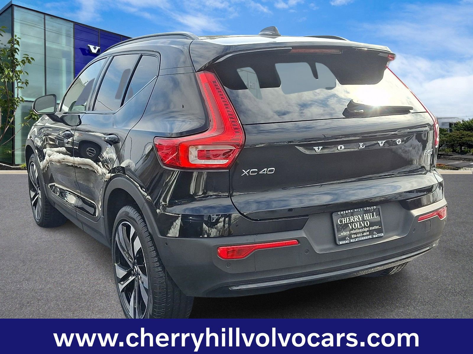 Certified 2025 Volvo XC40 B5 Ultra w/ Protection Package Premier image 5