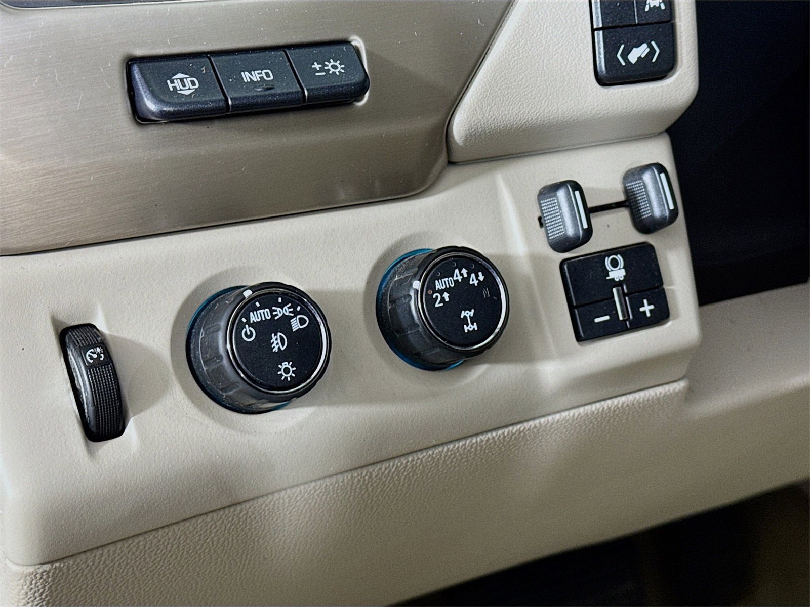 Used 2017 GMC Yukon XL Denali w/ Open Road Package image 8