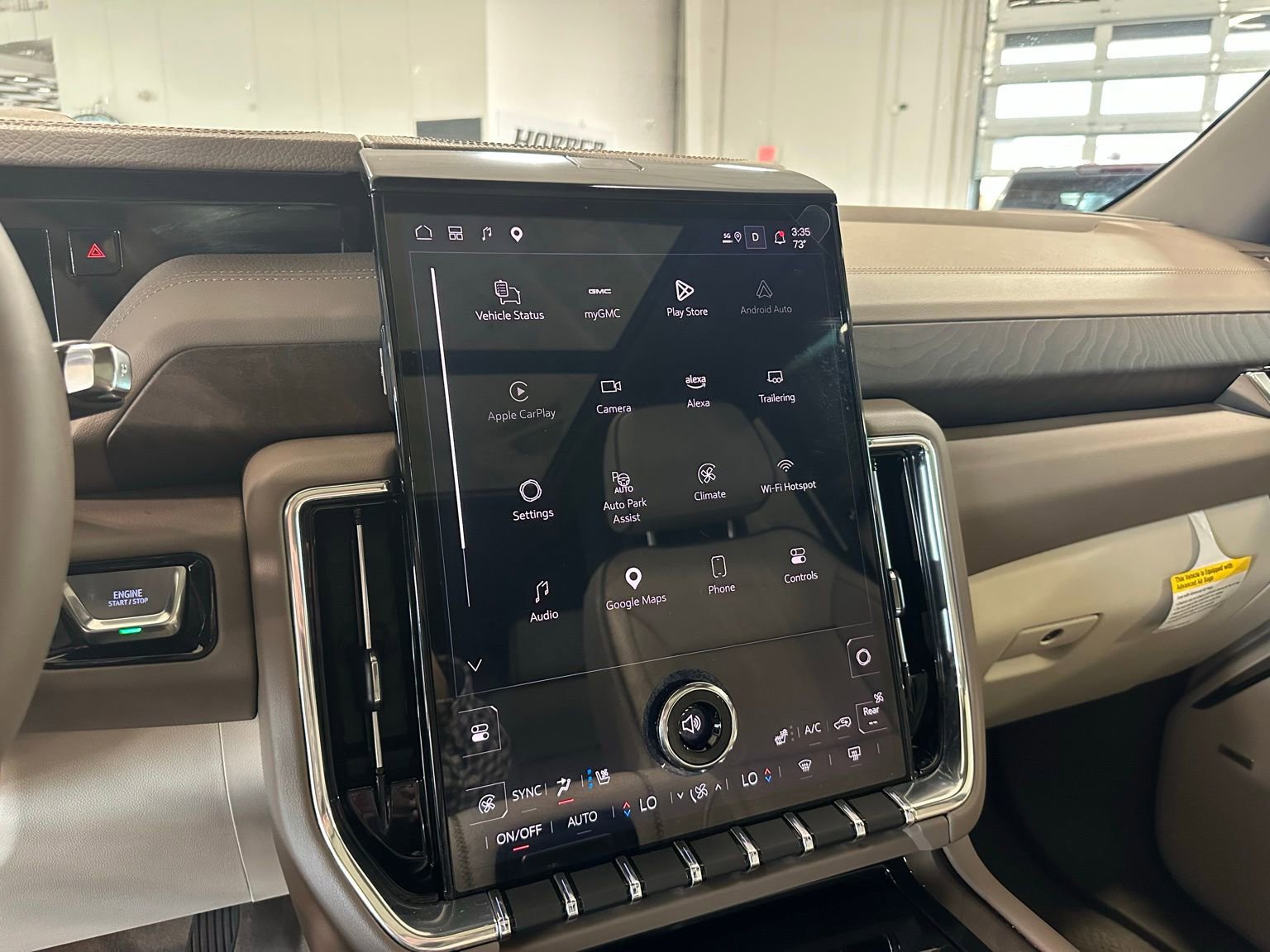 Used 2025 GMC Yukon XL Denali w/ Denali Reserve Package image 25