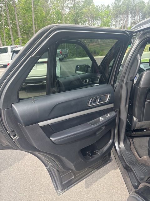Used 2016 Ford Explorer XLT w/ Equipment Group 202A AWD/4WD image 14