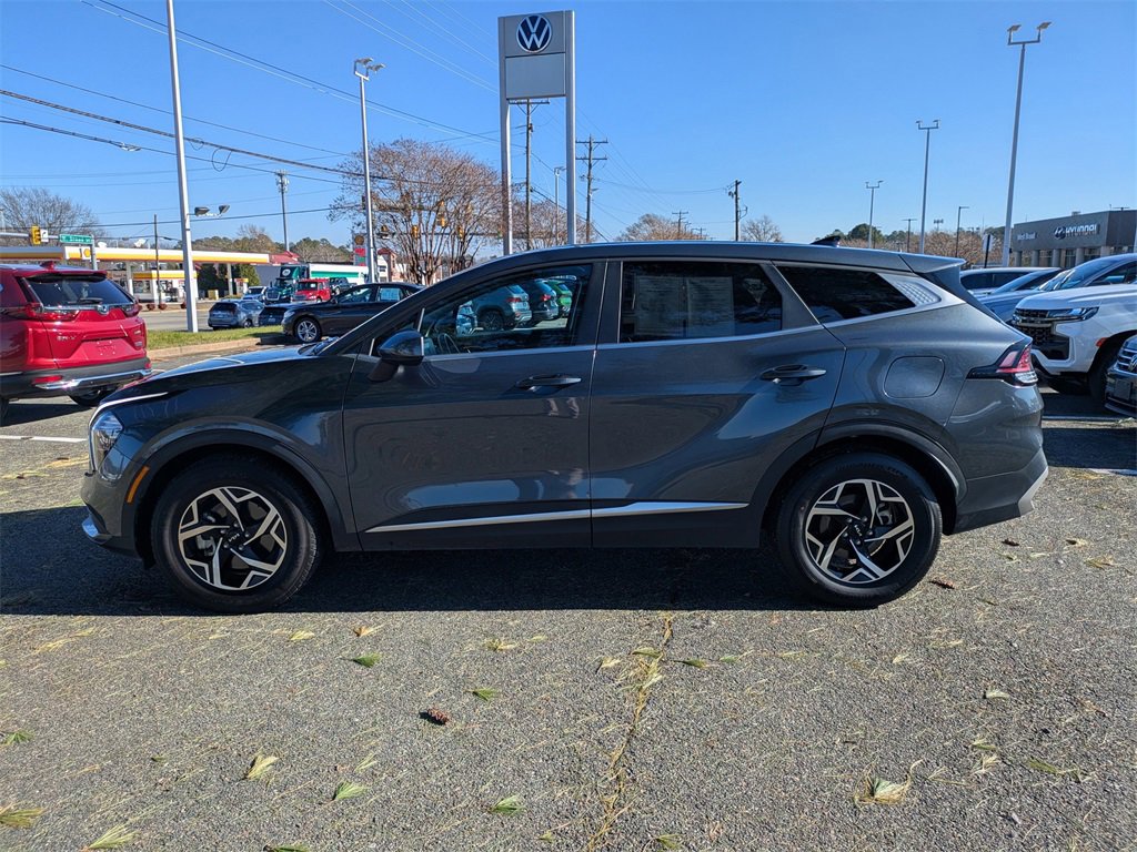 Used 2023 Kia Sportage LX image 7